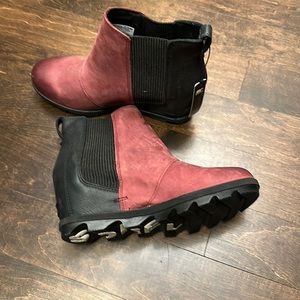 NWT size 9 sorel wedge booties